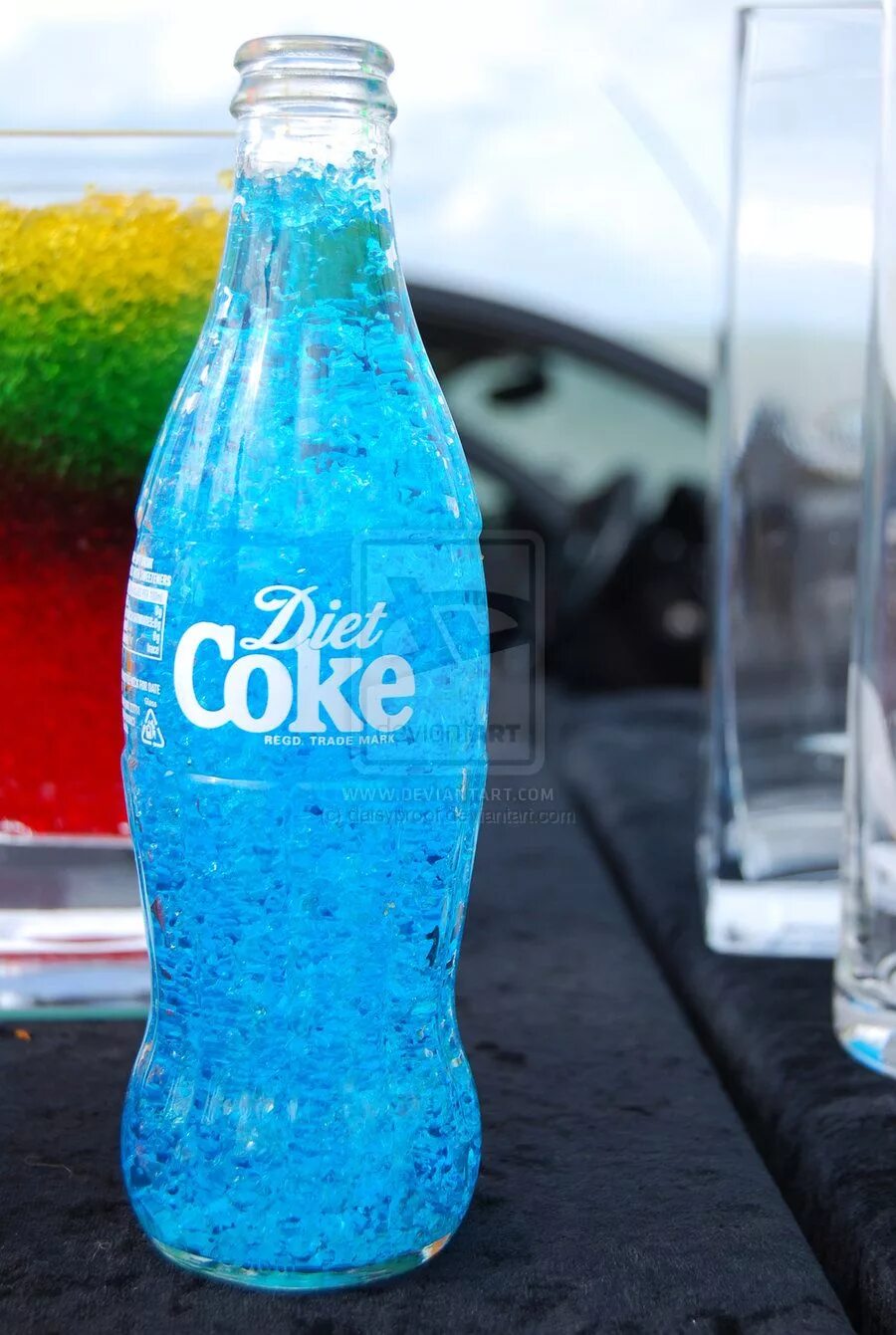 Синяя кока кола. Кока кола на синем фоне. Кока кола голубого цвета. Coca-cola. Напитки в бутылках.
