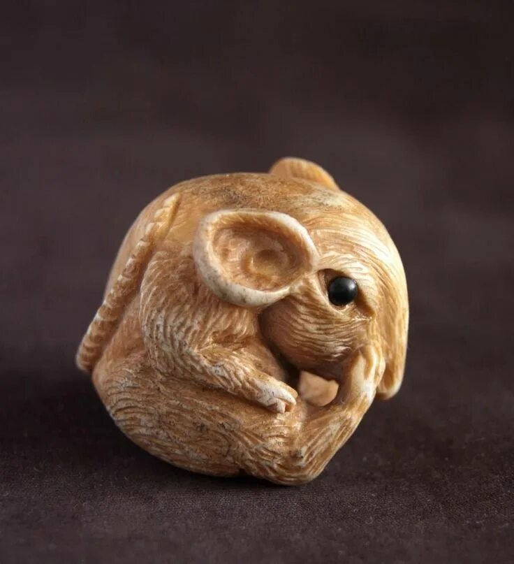 Нэцкэ средневековая япония. Нецки. Искусство японии нэцкэ. Искусство японии нэцкэ. Нэцкэ амэ-но удзумэ.