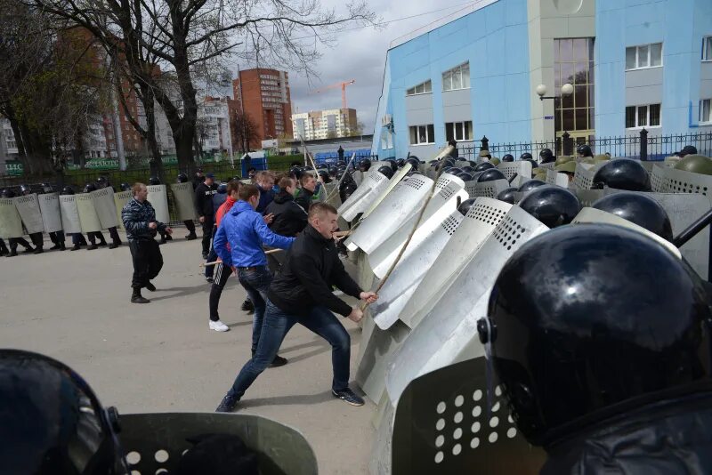 Полиция стадион. Причины массовых беспорядков. Пресечение массовых беспорядков. Участники массовых беспорядков. Деятельности сотрудников ОВД при массовых беспорядках..