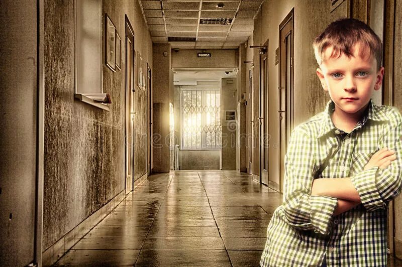 Где стоят мальчики. Где стоят мальчики. Мальчик со спины. Где стоят мальчики. Где стоят мальчики.