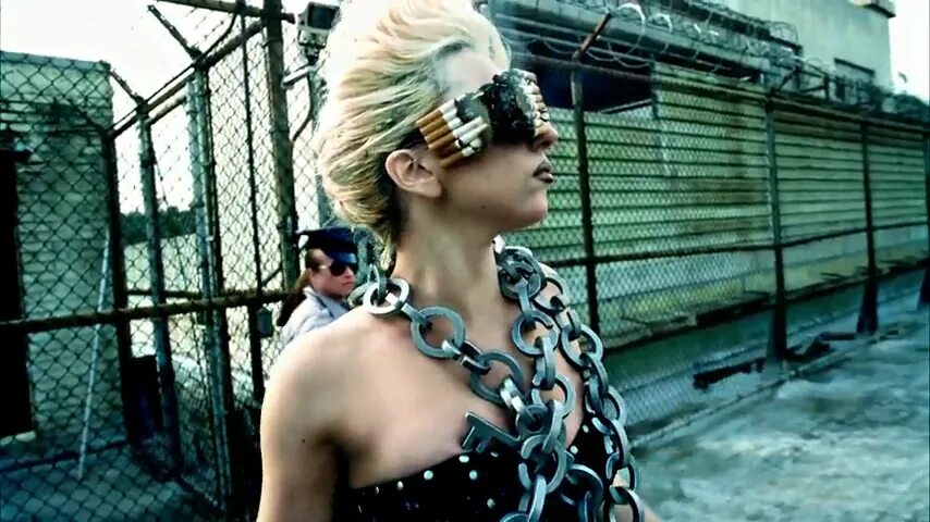 Леди гага и брэдли купер звезда родилась. Леди гага первый клип. Lady gaga vevo applause. Фото из клипа леди гага покер фейс. Леди гага 2009 poker face.