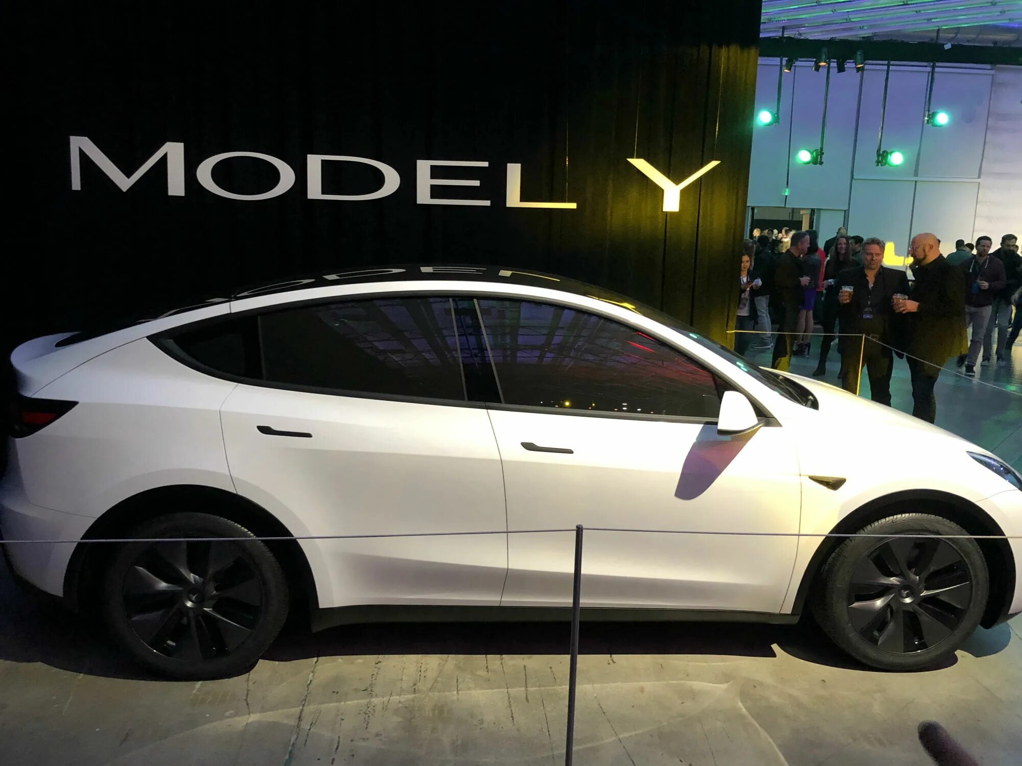 New that model. Тесла y long range. тесла модель y long range. tesla model y long range. tesla model y 2025 long range.