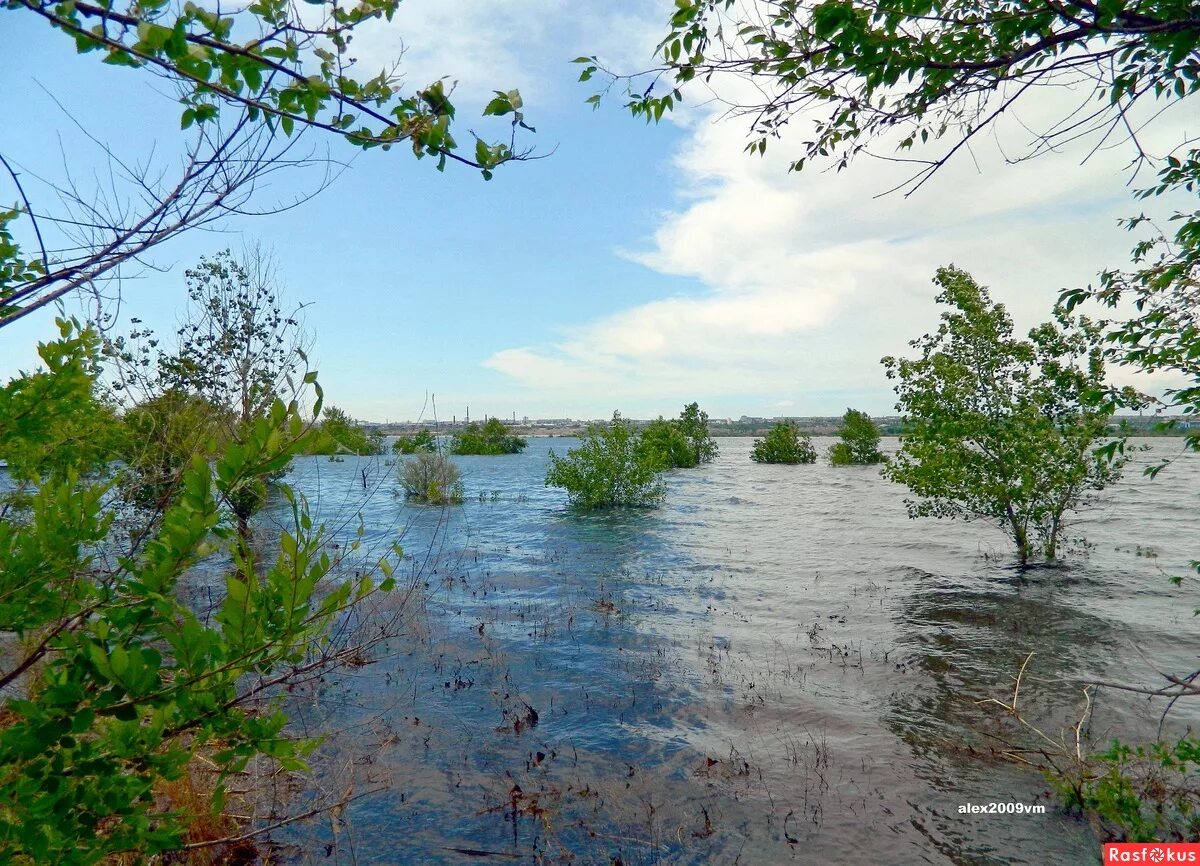 Сильный разлив воды