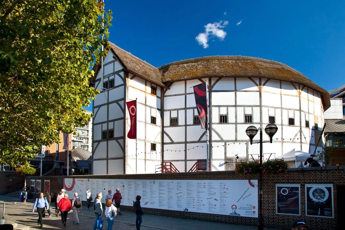 Shakespeare's world. Глоуб театр в Лондоне. Шекспировский театр Глобус в Лондоне. Театр Глобус Шекспира. Театр Шекспира в Лондоне.