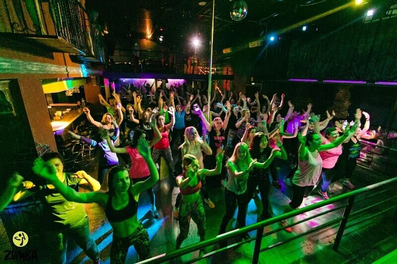 Fitness party. Зумба вечеринка в клубе. Зумба тусовка. Фитнес вечеринка. Вечеринка в фитнес клубе в стиле регги.