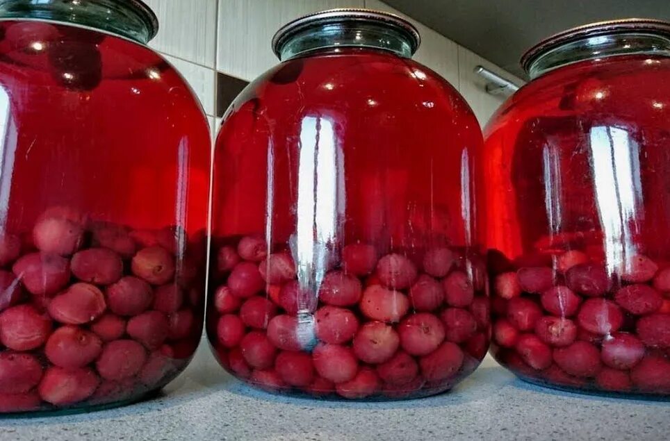 Рецепт вишневого компота на зиму. Компот из вишни с косточками. вишнёвый компот на зиму. компот из черешни с косточками на зиму. компот из вишни с косточками на зиму.