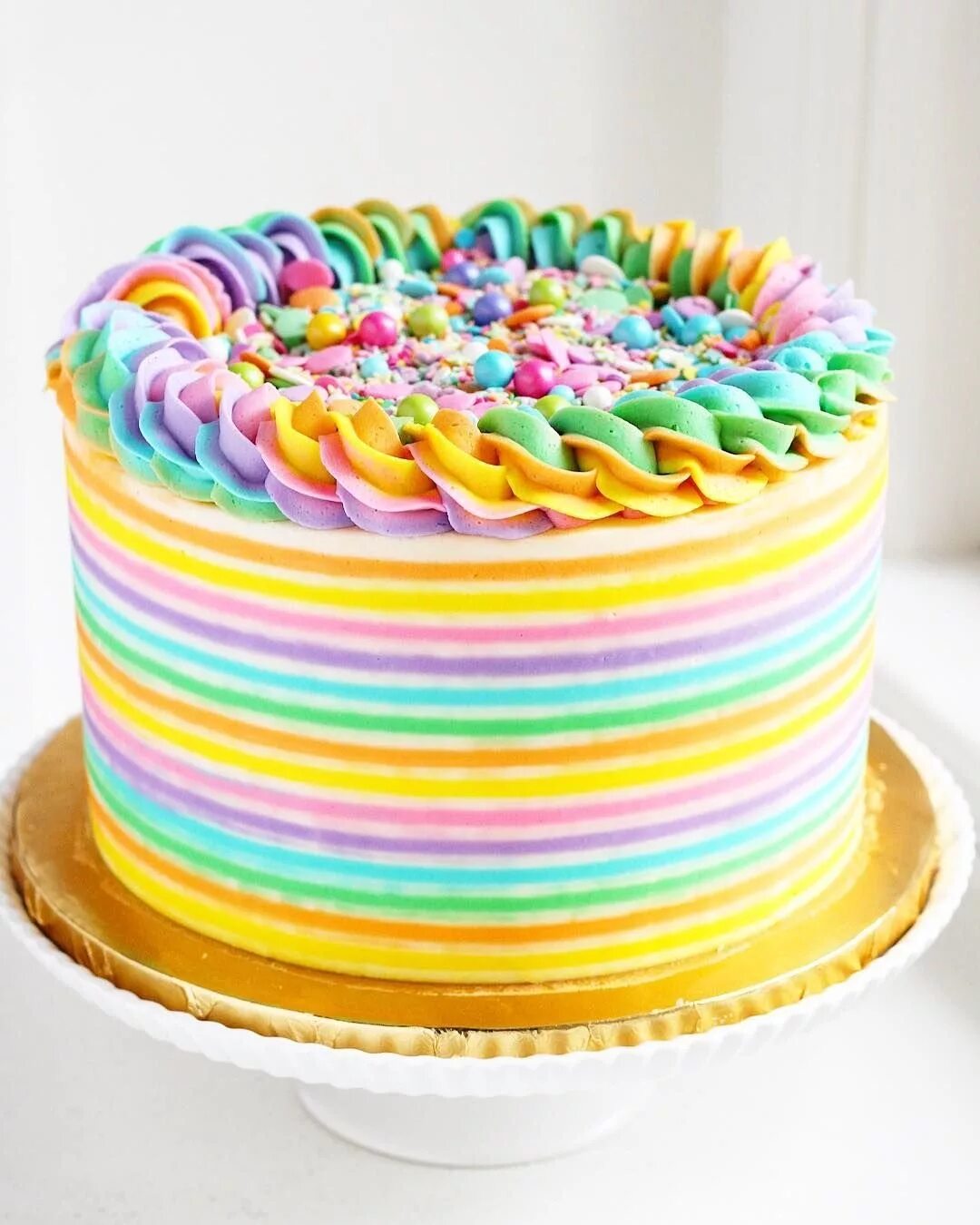 Цветное день рождения. Торт Радуга с кремом чиз. Рейнбоу кейк. Радужный крем чиз. Разноцветный детский торт.