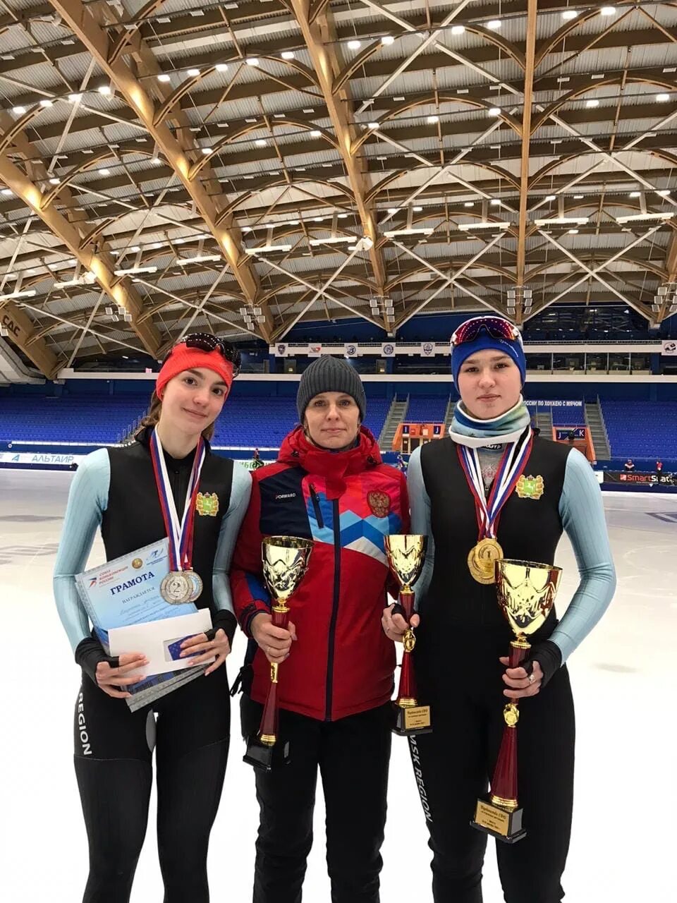 Новости дня спорта сегодняшняя. Тренер по конькобежному спорту Уфа. Соревнования конькобежцев. Конькобежный спорт СФО. Юные конькобежцы.