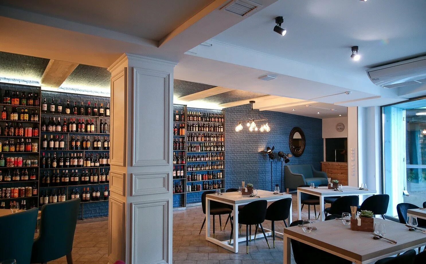 Rose bar. Goce gose конюшенная улица. Роуз кафе. Rising минск. Rose gose минск меню.