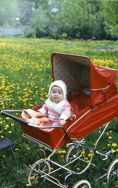 Кострома ребенок в коляске. Зекива Фаворит коляски 80-90. Коляска Baby Pram. Коляска Zekiwa ретро.