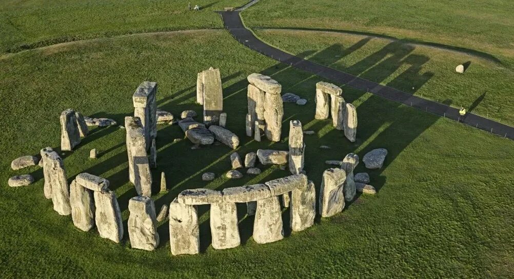 Кромлех стоунхендж в великобритании. Кромлех стоунхендж. Мегалитические сооружения стоунхендж. Стоунхендж близ солсбери. Камни стоунхенджа, великобритания.