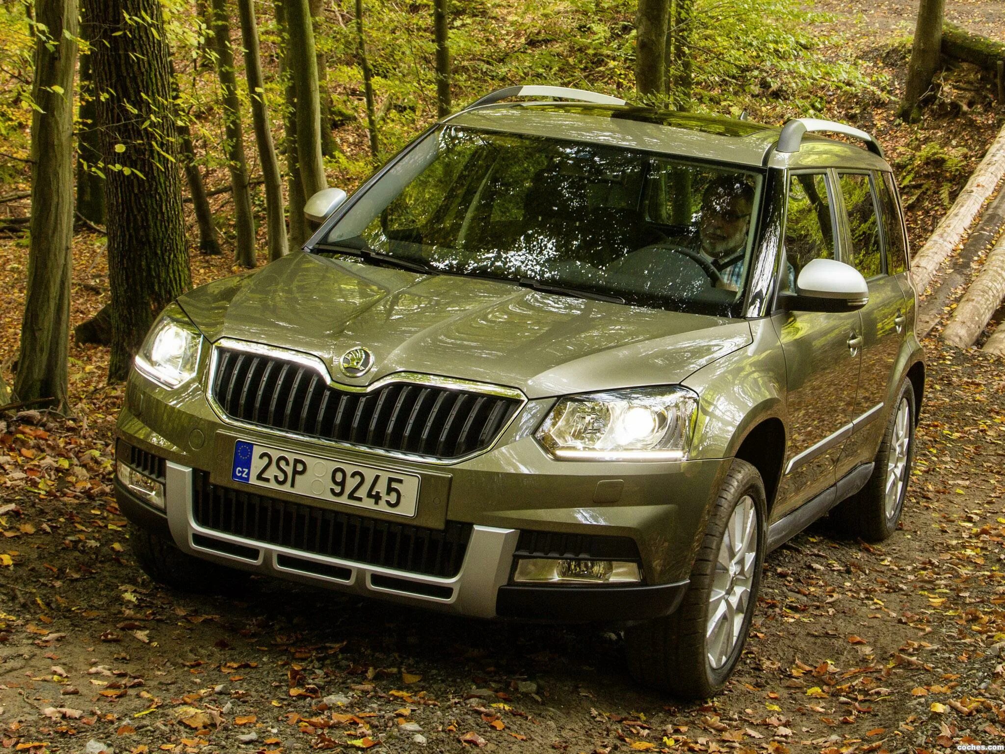 Кто производит шкоду. Шкода Йети кроссовер. Skoda Yeti 2015. Шкода етти 2013. Skoda Yeti 2013.