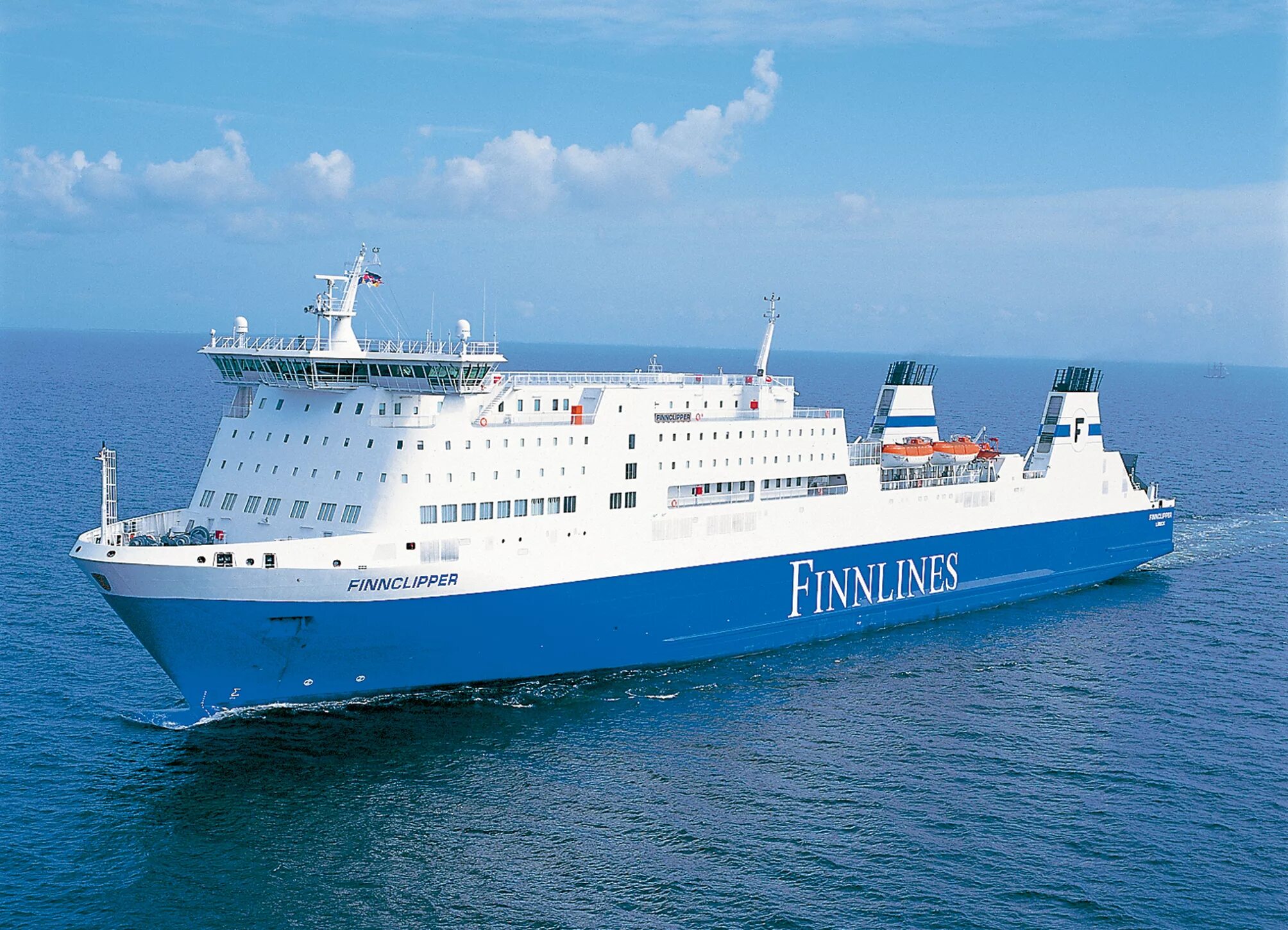 Ferry more. Finnlines ferry. finnlines helsinki travemunde. пассажирский паром. паром хельсинки травемюнде.