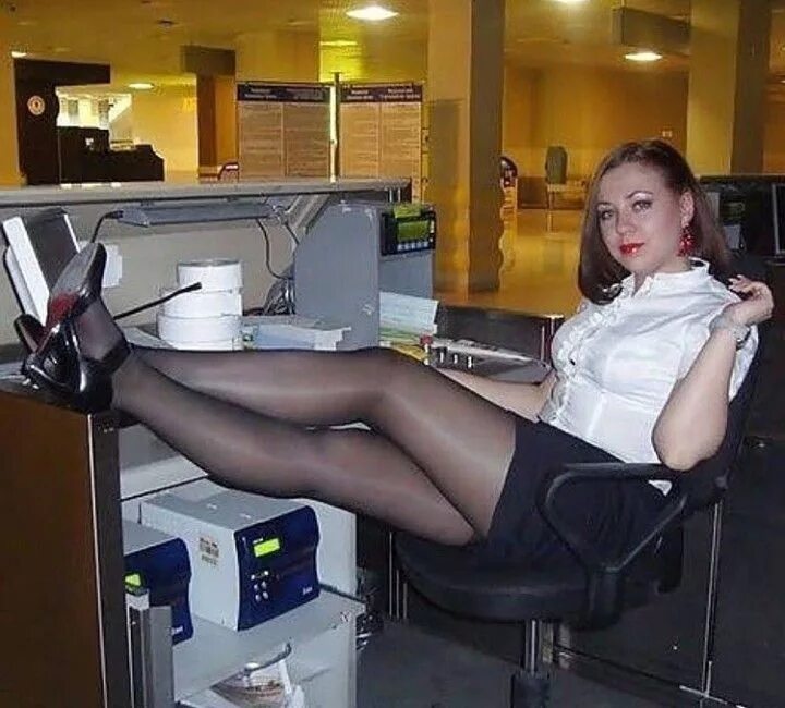 Частно работать. Частные снимки девушек в офисе. русские женщины в офисе. в офисе в колготках частное. русские девушки на работе.