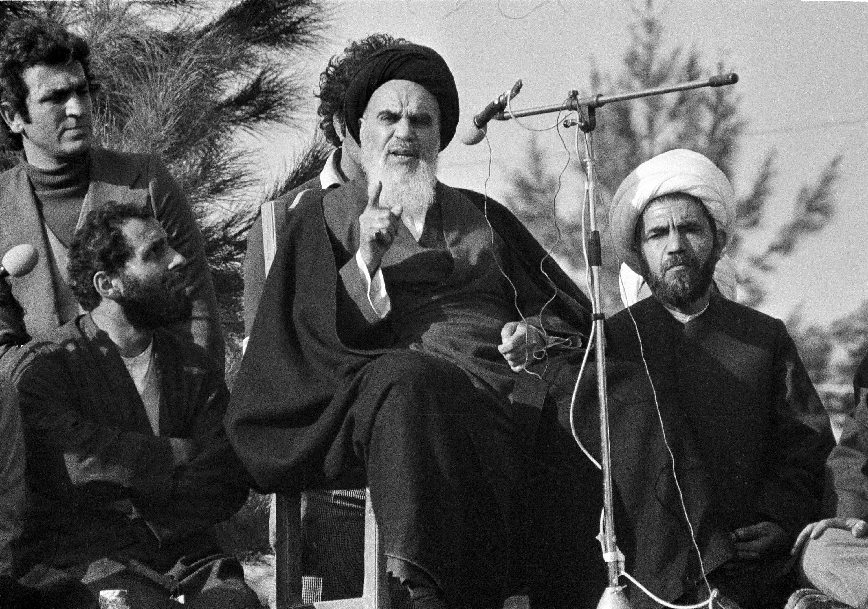 Аятолла Хомейни Иран. Хомейни 1979. Аятолла Хомейни революция в Иране. Исламская революция 1979 Хомейни.