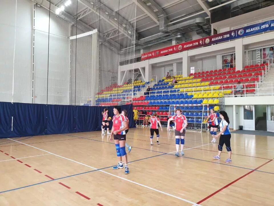 Спортивный абакан. Спорткомплекс Булакина Абакан. Спорткомплекс Абакан волейбол. Баскетбол Хакасия.