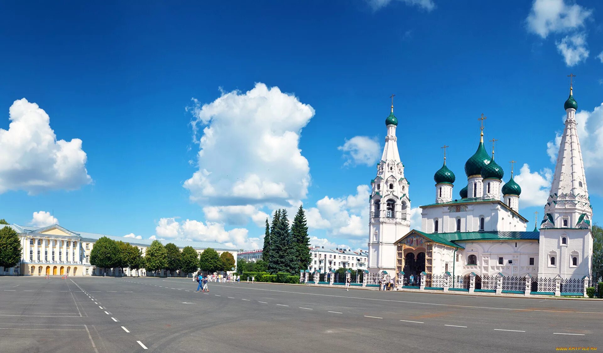 Сайт россия ярославль. Ярославль центр города. Советская площадь Ярославль. Центр города Ярославль площадь. Церковь пророка Ильи Сергиев Посад.