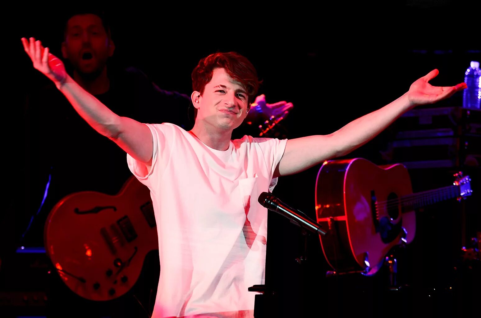 Charlie puth attention. Чарли пут аттеншн. charlie puth. attention чарли пут.