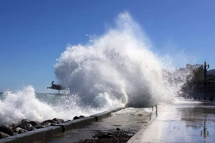 Море океан волны шторм цунами. Ветряные нагоны. Шторм в шотландии. Шторм вид с корабля. Шторм в великобритании.