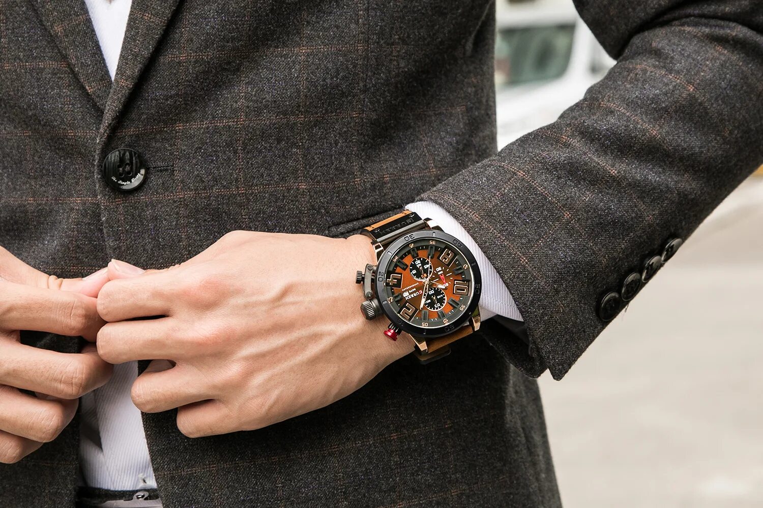 Как правильно надевать часы. Часы мужские. Мужские часы на руке. Часы наручные мужские на руке. Красивые мужские часы.