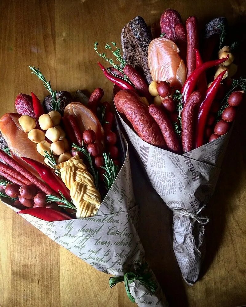 Как сделать букет из продуктов. Съедобный букет. букет из колбасы для мужчины. мужские букеты из продуктов. букет из еды.