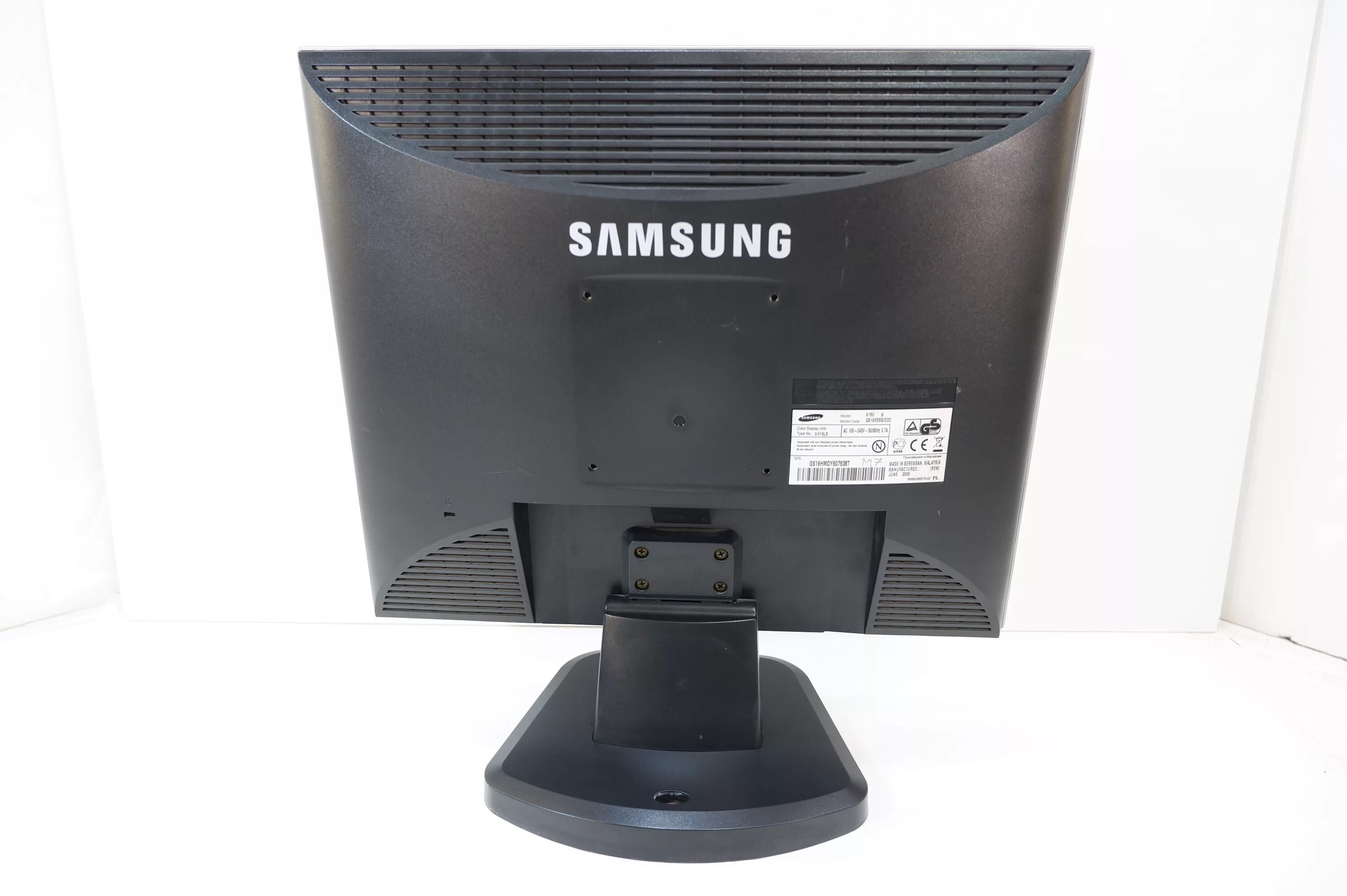 Color display unit samsung монитор. Samsung syncmaster 913n. монитор самсунг syncmaster 913v. монитор samsung syncmaster 940n. монитор samsung tft 19.