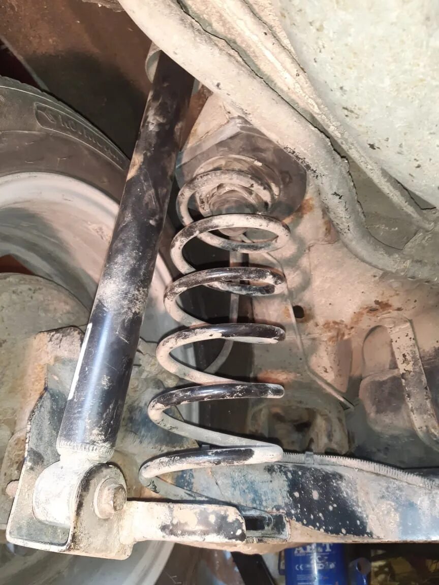 замена задних пружин - Ford Fusion, 1,6 л, 2008 года своими руками DRIVE2