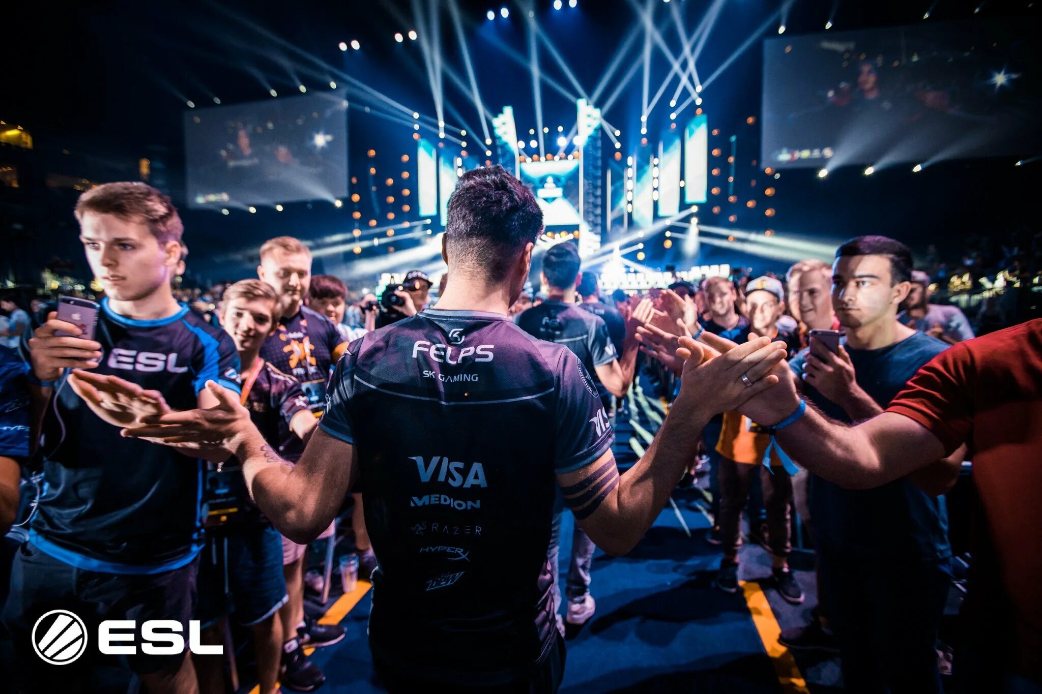 Вариант турниры. Esl one cologne 2014 (синяя). esl one cologne 2014. киберспортсмены. киберспортивные турниры.