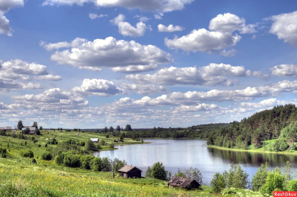 Над рекой широкою русской. Пушгоры природа. Небо в деревне. Пейзаж с облаками. Река и небо.