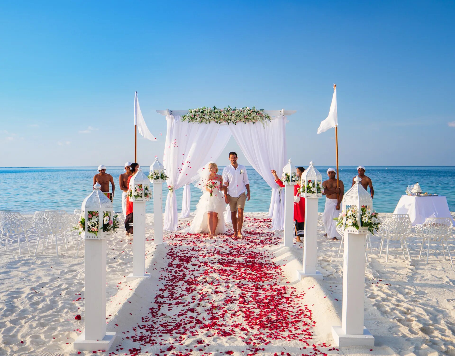 Make luxuries. Свадьба на море. Свадебная церемония. Свадебная фотосессия на Мальдивах. Красивые места для свадьбы.