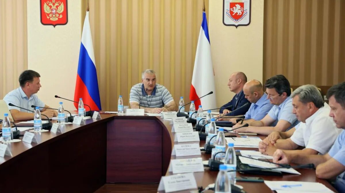 Чиновники крыма фото. Чиновники крыма. Чиновники крыма. Аксенов в севастополе новости видео. Власти крыма сил самообороны крыма события твц.