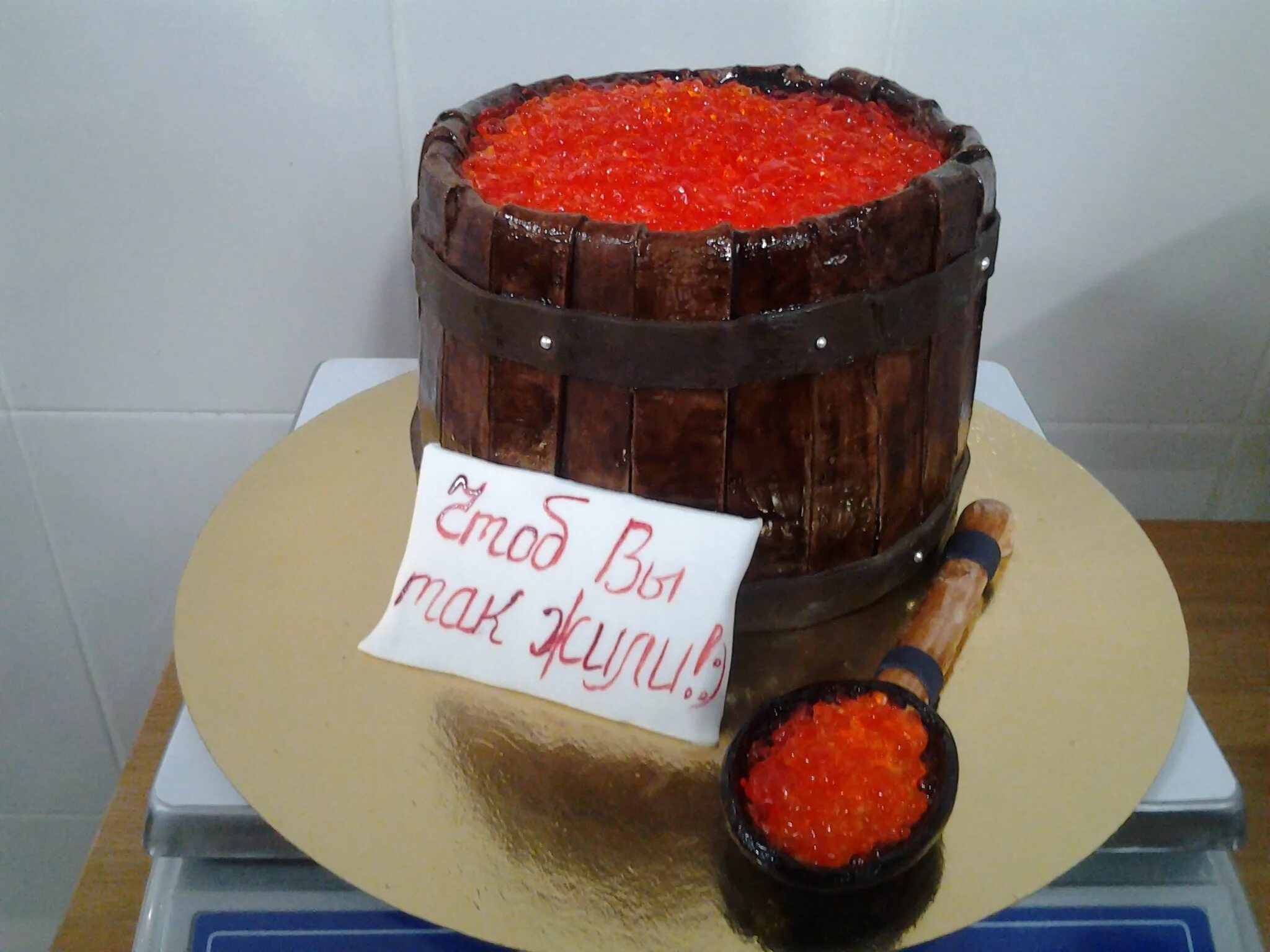 торт с икрой фото. торт бочка.