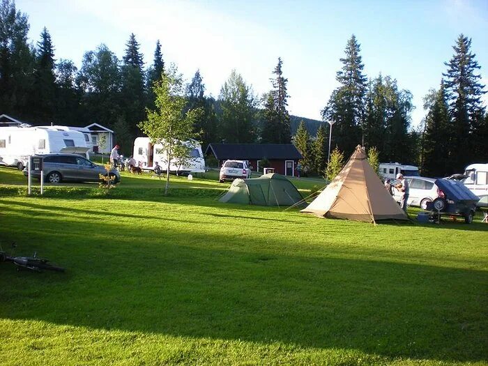 Camping se. Кемпинг отель. Кемпинг домики. Кемпинг Майтри. Кэмп домики.