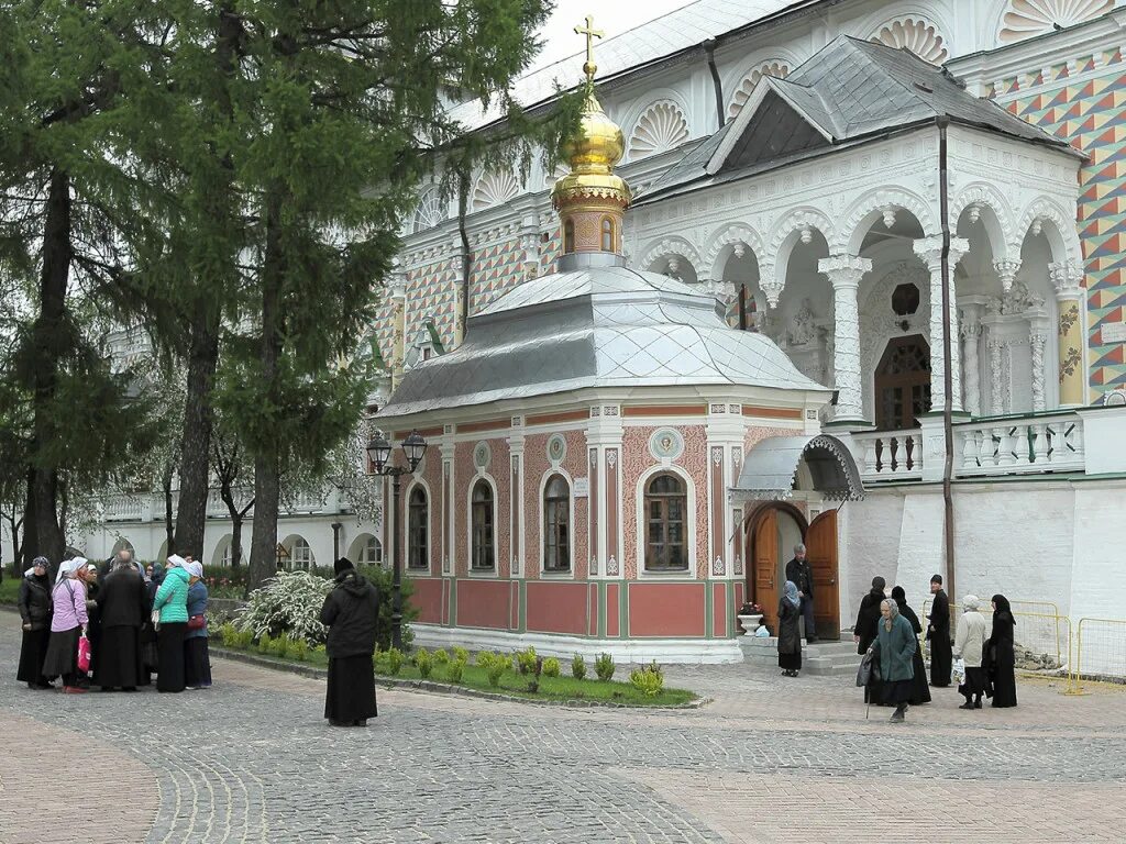 михеевская церковь сергиев посад. михеевская церковь 1734. сергиев посад церковь явления пресвятой богородицы сергию и михею. храм явление богоматери сергию радонежскому в сергиевом посаде. церковь сергия радонежского сергиев посад.