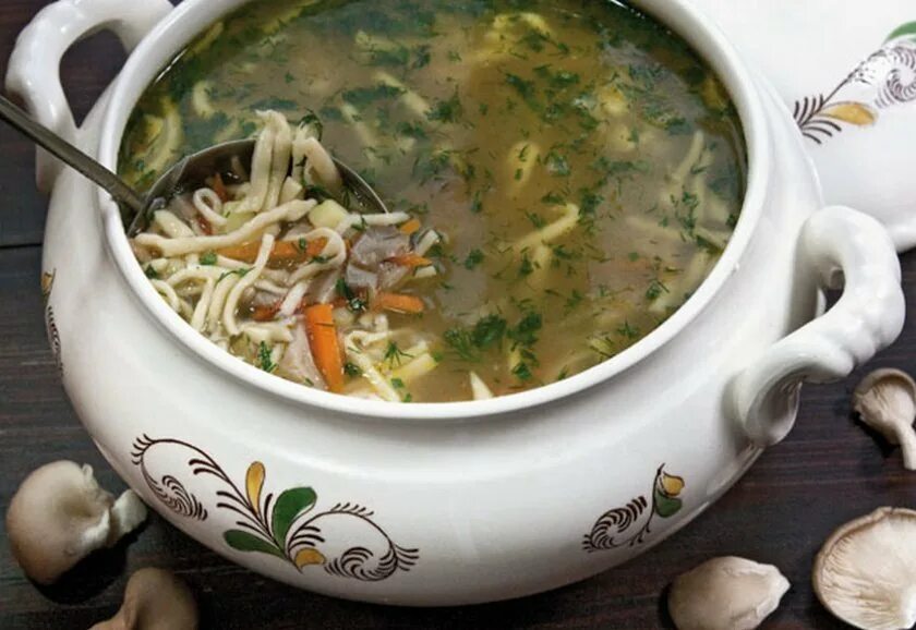 Грибной суп с вешенками. Суп грибной с вешенок. Суп с грибами вешенками. Суп лапша грибная. Вкусный суп с вешенками рецепт