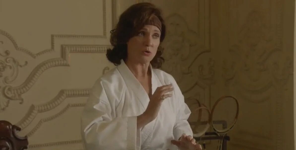 Мисс фишер леди детектив платья. Красивая удивленная девушка. Майк хаммер кадры. 1994 come die with me. Come die with me.