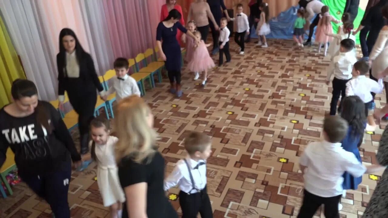 Танец в детском саду бим бам бом. Садик бом-бам.