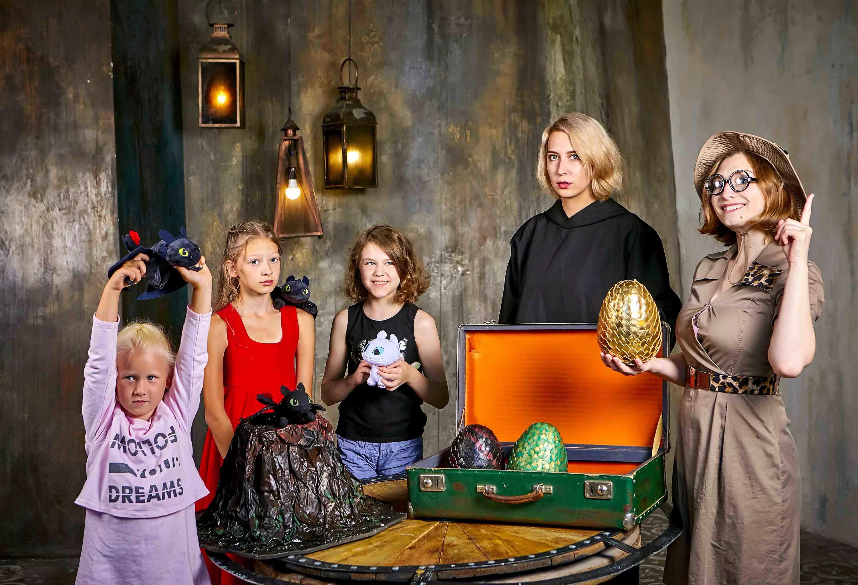 Семья путешествует. Куда го с детьми. Место для развлечения детей. Сочи парк отель дети. Куда го с детьми.