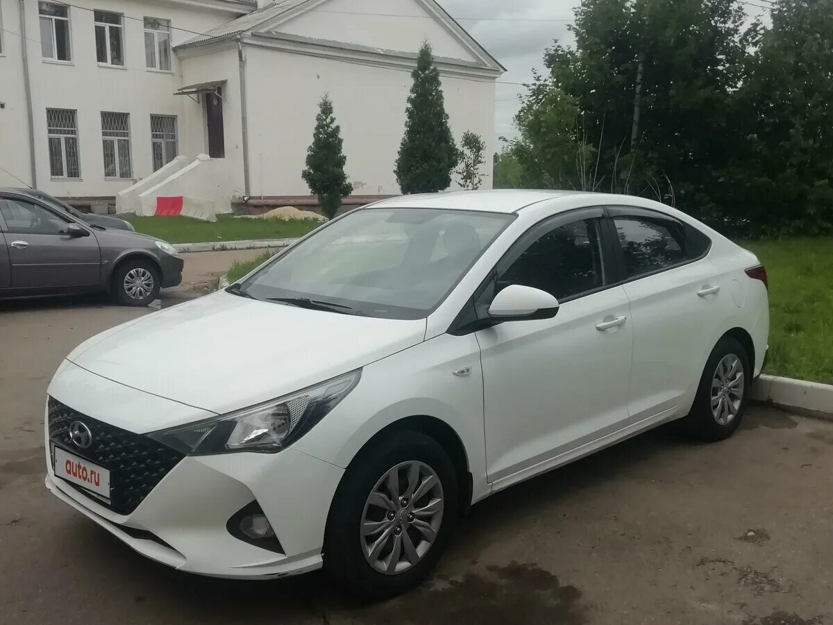 Белый hyundai solaris ii рестайлинг 1. Hyundai solaris 2013 серебристый. Авито авто москва солярис. Хендай солярис 2016 года. Hyundai solaris 2015 1.