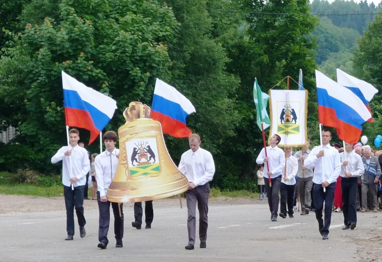 Погода п новгородское. П Крестцы Новгородской области. Крестцы Новгородской области день поселка. Московская область поселок Крестцы. Памятник в п. Крестцы.