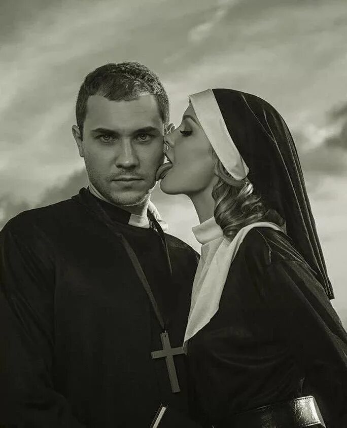 Падре курск. Святой падре сериал. священник и монашки. монах и монашка. католический священник и монашка.