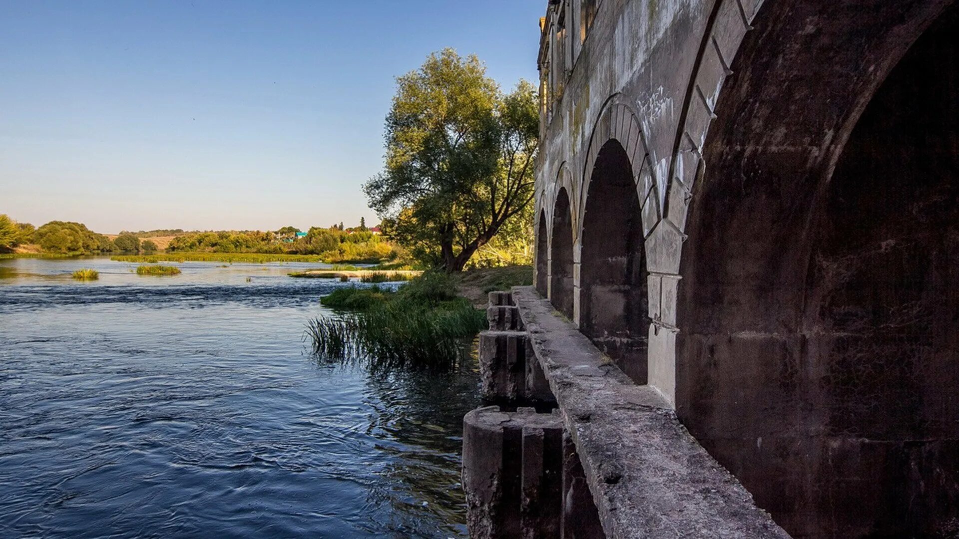 Липецкие красивые места. Троекуровская ГЭС Лебедянский район. Троекуровское ГЭС Лебедянь. Троекурово ГЭС Липецкая область. Троекурово плотина.