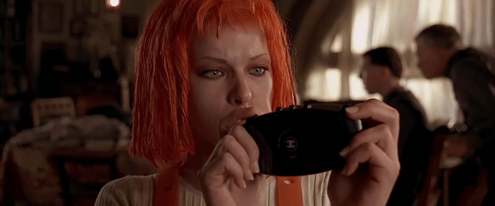 6 й элемент. Милла Йовович пятый элемент. Пятый элемент the Fifth element (1997). Милла Йовович 5 элемент.