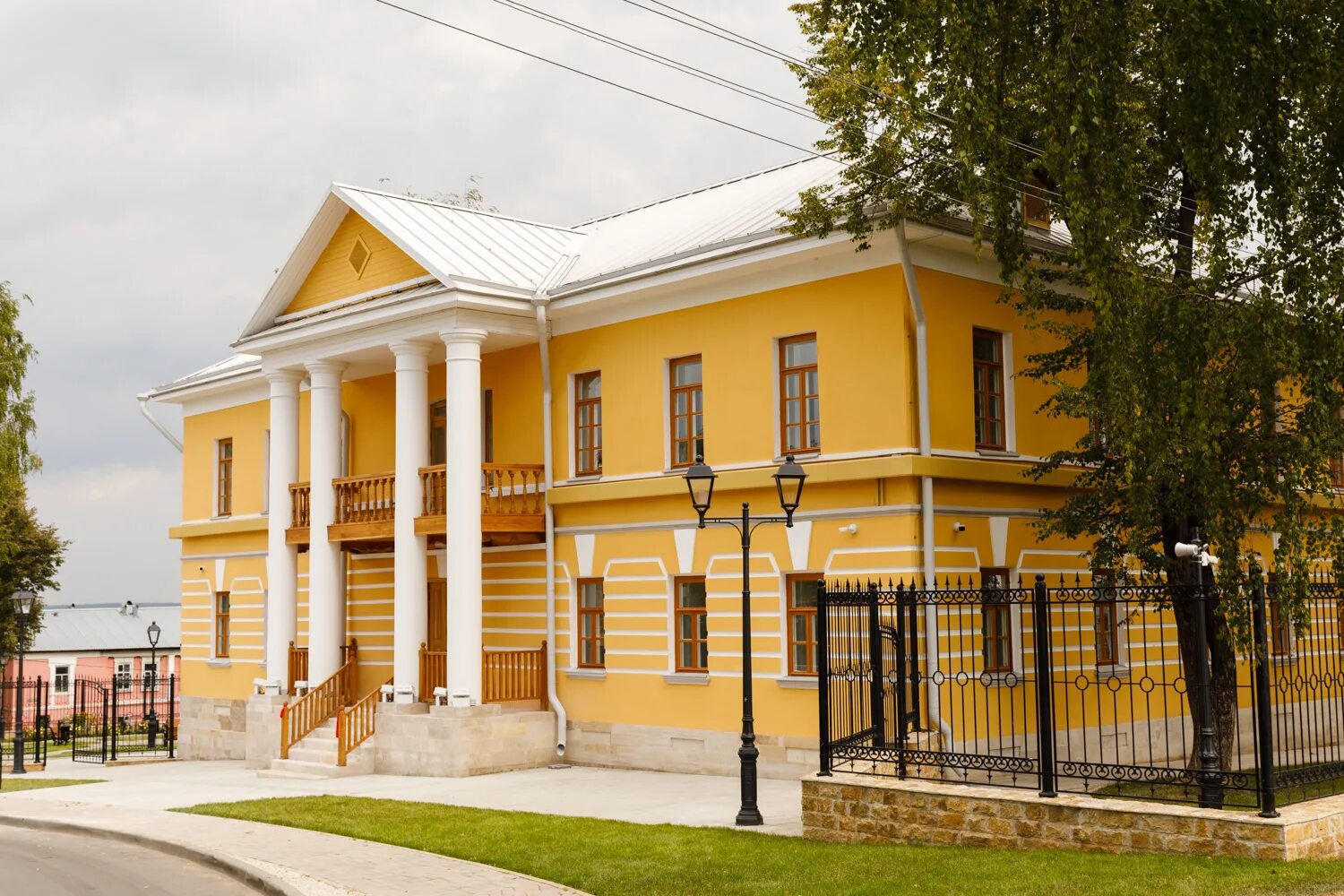 Дом крапивна. Крапивна музей земства. крапивенский краеведческий музей. музей в крапивне тульской области. село ясная поляна тульская область.
