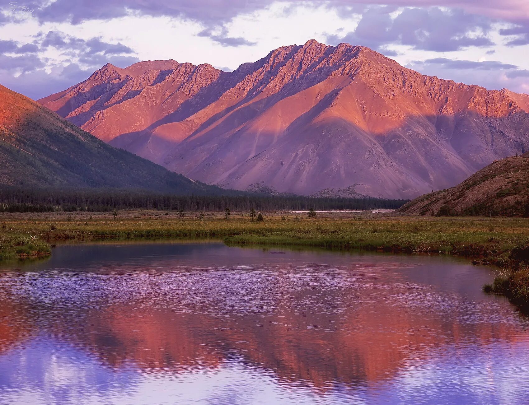 Горы хребет черского. Хребет черского (забайкалье). Сунтар-хаята хребет. Хребет черского якутия. Хребет черского якутия.