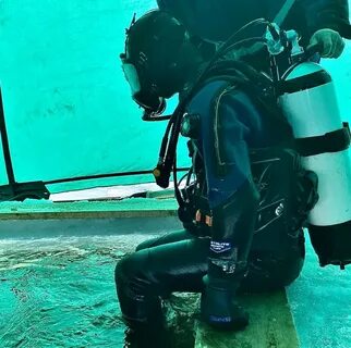 Погрузившемуся водолазу