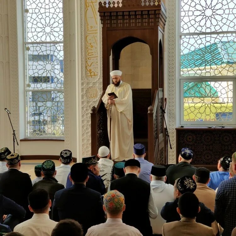 Празднование Ураза байрам в мечети в Москве. Ураза-байрам 2022 мечеть. Ураза байрам у татар. С праздником Ураза байрам мечеть.