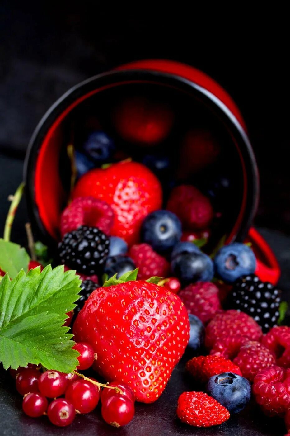 Красивые фрукты ягоды. Ягоды. Красивые фрукты. Красивые ягоды. Сочные в годах.