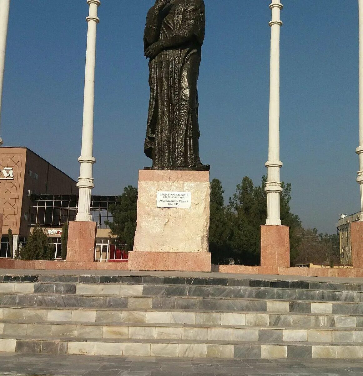 Памятник Рудаки. Памятник Рудаки в Самарканде. Памятники Курган Тюбе. Памятник Рудаки в Душанбе.