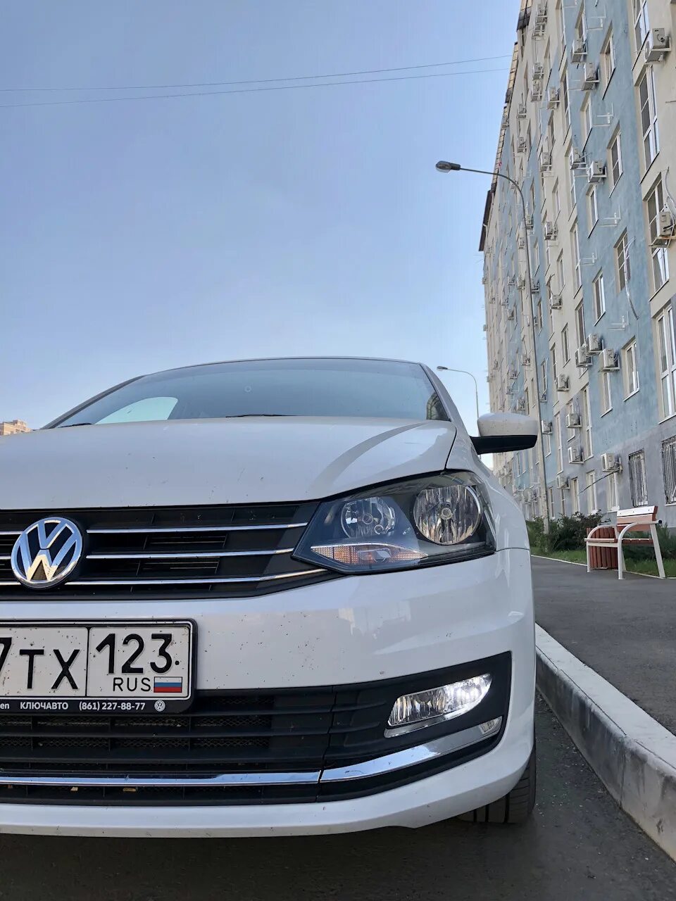 Дхо фольксваген седан. ДХО на VW Polo sedan 2013. Ходовые огни Фольксваген поло седан. Фольксваген поло дневные ходовые. Ходовые ТГНИ поло седана.